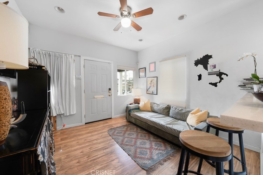 2625 Main St, Los Angeles CA  90007-2735 exterior