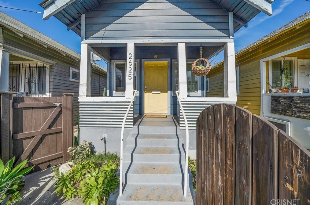 2625 Main St, Los Angeles CA  90007-2735 exterior