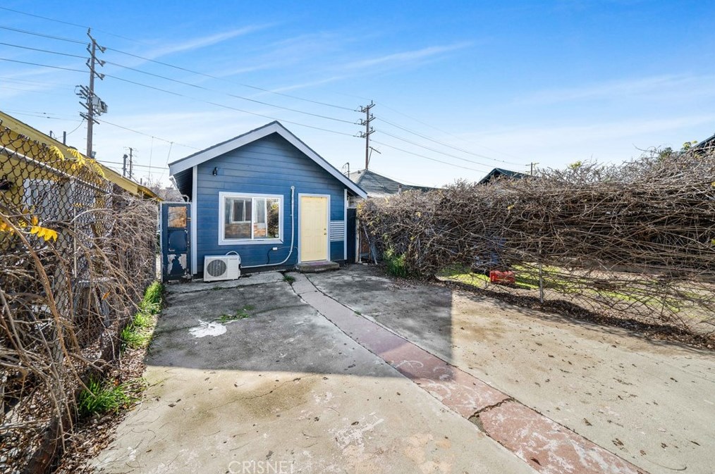 2625 Main St, Los Angeles CA  90007-2735 exterior