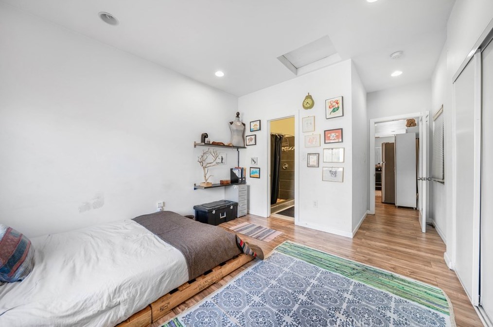2625 Main St, Los Angeles CA  90007-2735 exterior