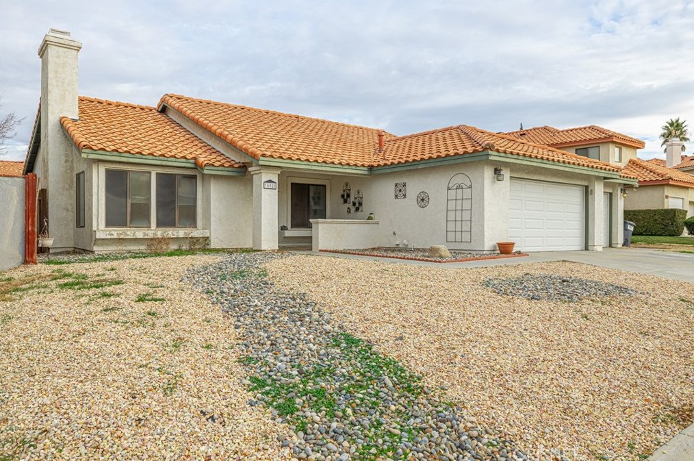 38028 Sierra Grande Ave, Palmdale, CA 93551-4435