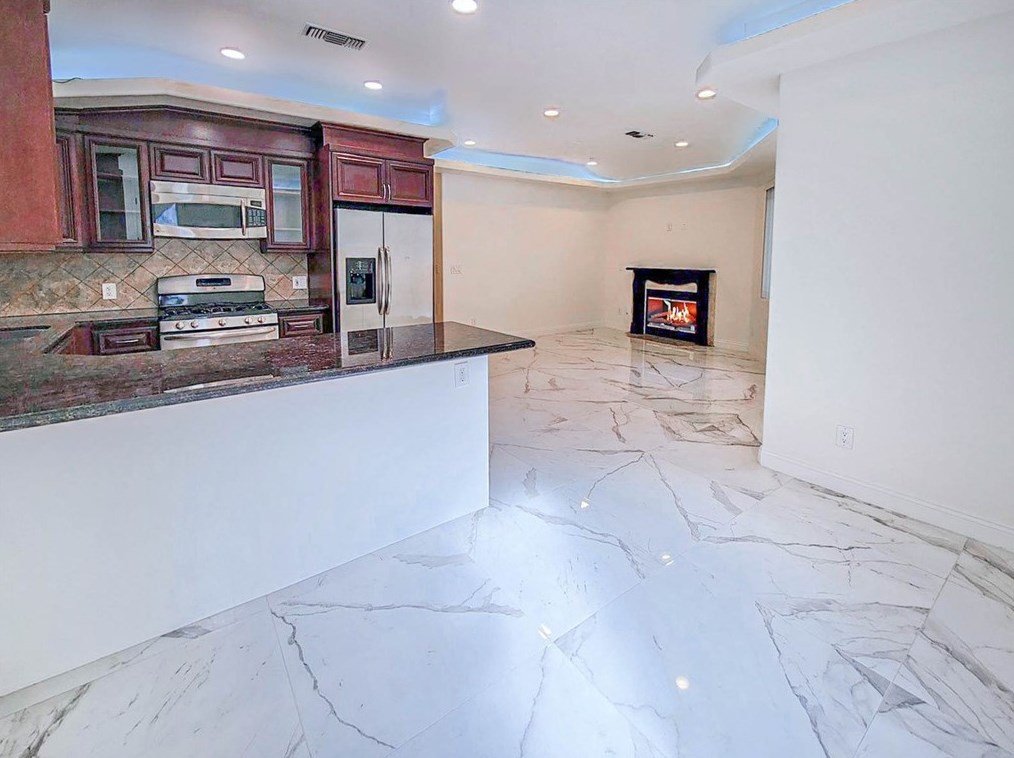 11131 Sunshine Ter, North Hollywood, CA 91604