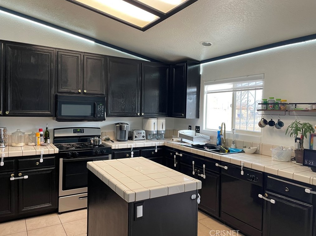 15531 Tonekai Rd, Apple Valley CA  92307-2947 exterior