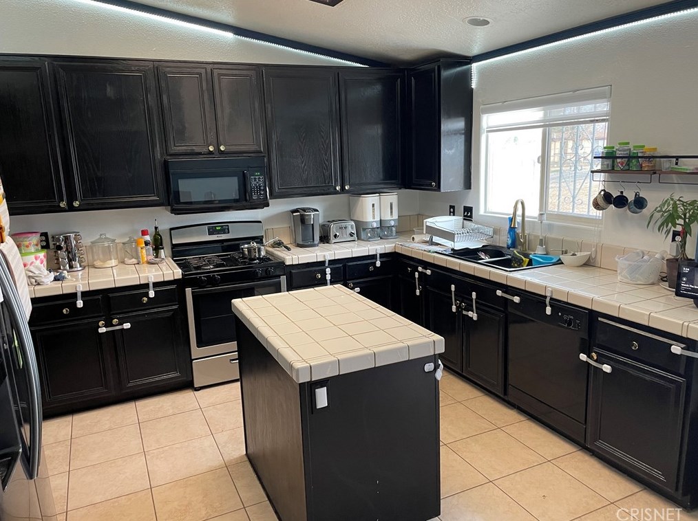 15531 Tonekai Rd, Apple Valley CA  92307-2947 exterior