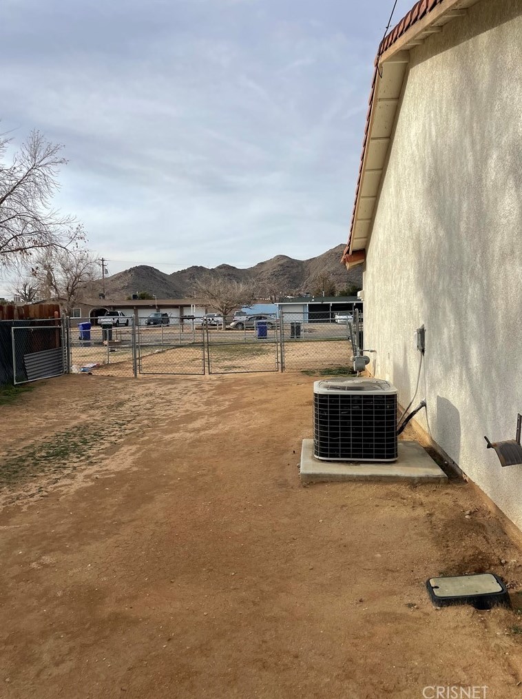 15531 Tonekai Rd, Apple Valley CA  92307-2947 exterior