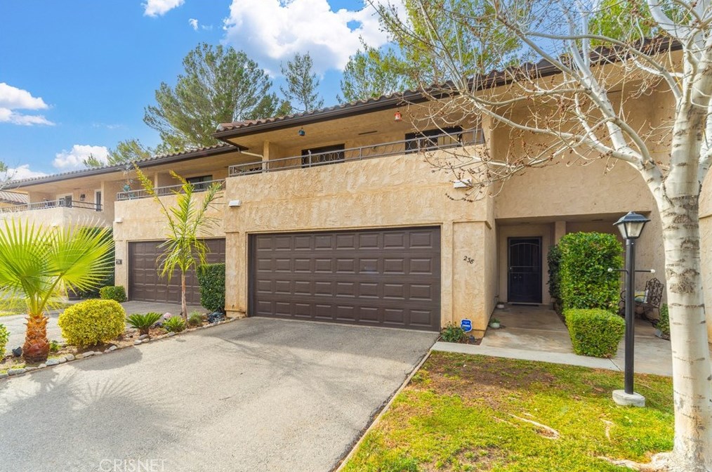 238 Eagle Ln, Palmdale, CA 93551-3614