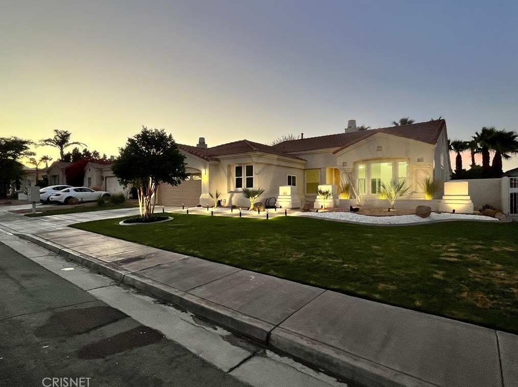 1102 E Via San Michael Rd, Palm Springs, CA 92262