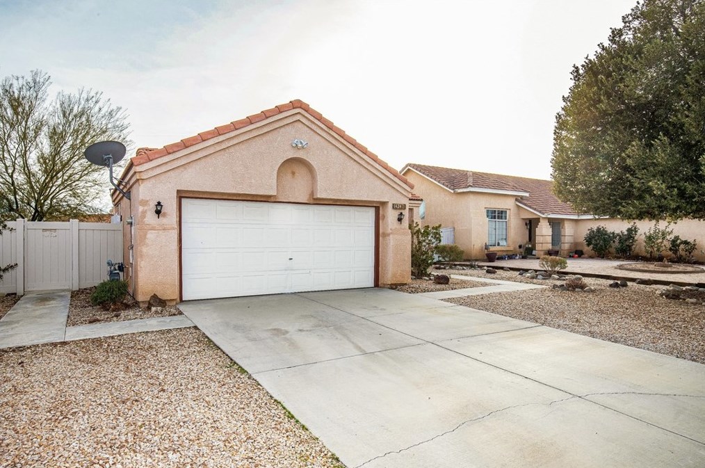1424 Birchtree Ct, Tropico Village, CA 93560