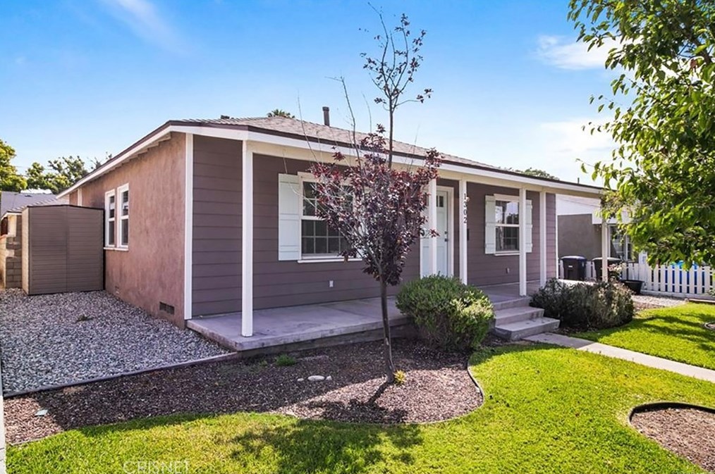 1302 N Whitnall Hwy, Burbank, CA 91505
