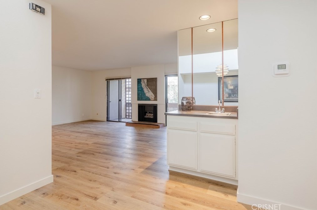 15215 Magnolia Blvd Unit 208, Van Nuys, CA 91403
