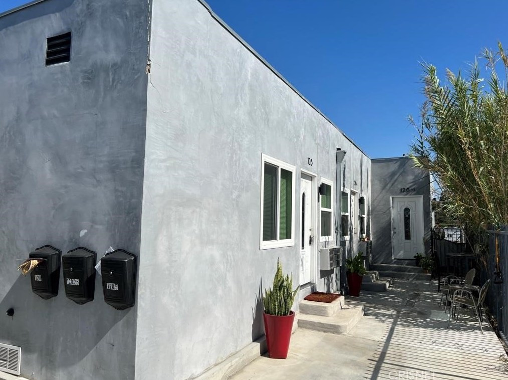 126 Lake St, Los Angeles, CA 90026-5321