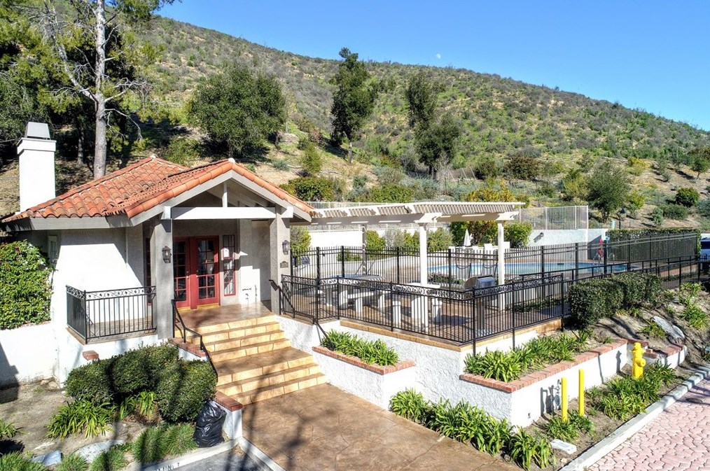 3107 Hillcrest Dr, Thousand Oaks CA  91362-3162 exterior