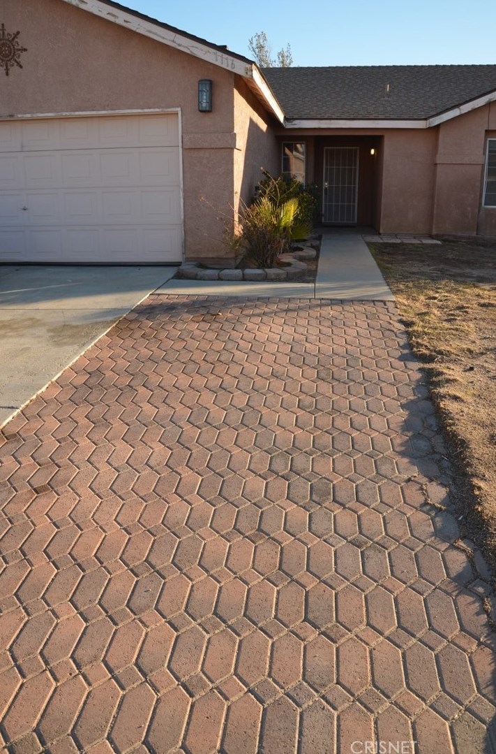 1116 Oakwood Ln, Tropico Village, CA 93560-6683