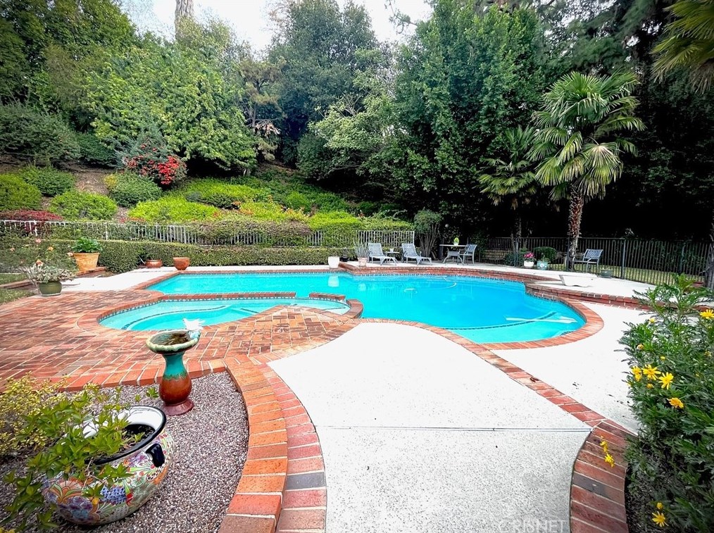 388 Catherine Park Dr, Glendora, CA 91741