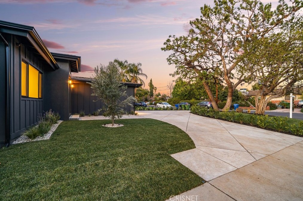 5503 Costello Ave, Van Nuys, CA 91401