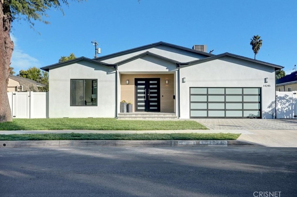 14245 Hatteras St, Van Nuys, CA 91401