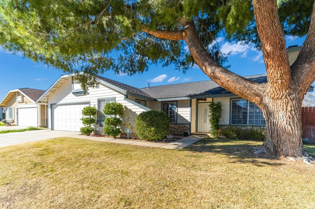 37925 Moondance Dr, Palmdale, CA 93552-3714