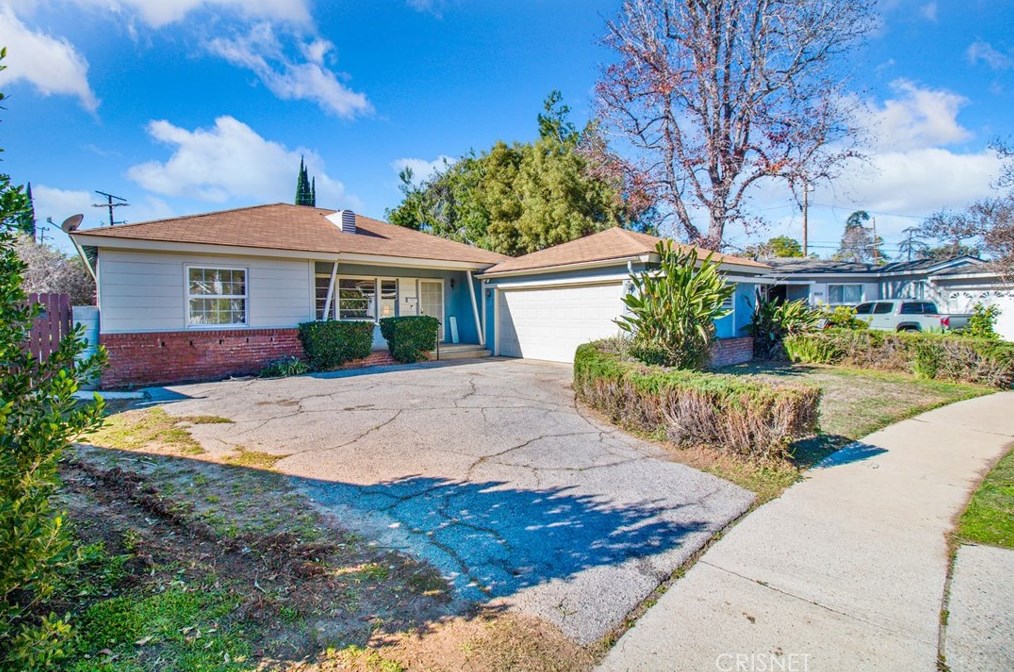 10527 Danube Ave, San Fernando, CA 91344-7219