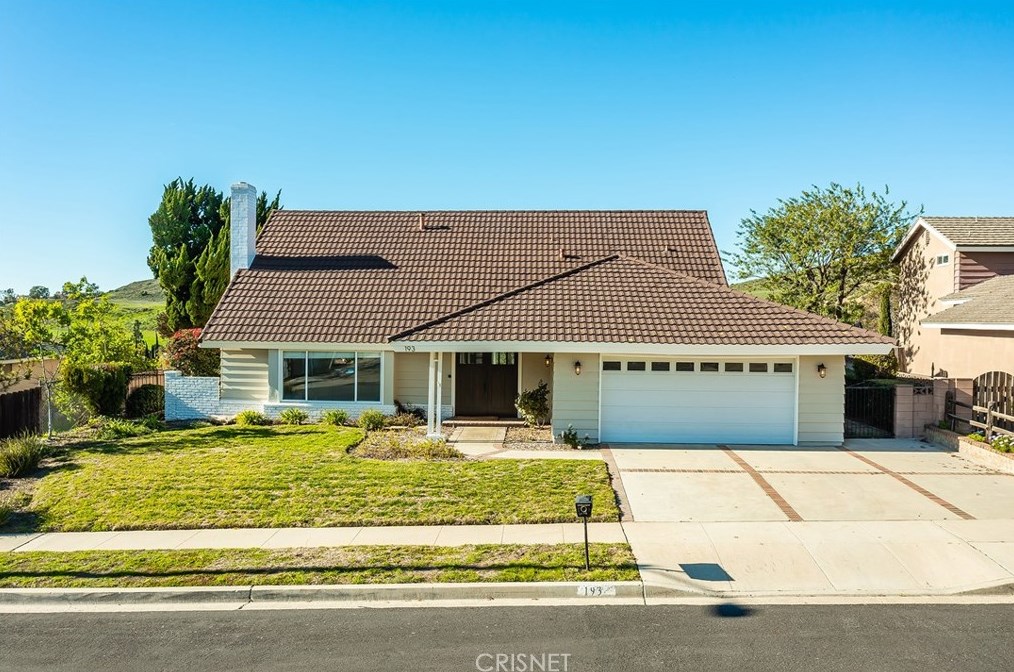 193 Verde Vista Dr, Thousand Oaks, CA 91360-2648