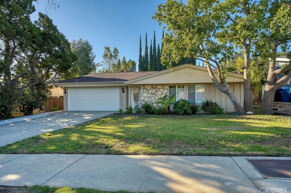 17340 Bronte Pl, San Fernando, CA 91344-1027