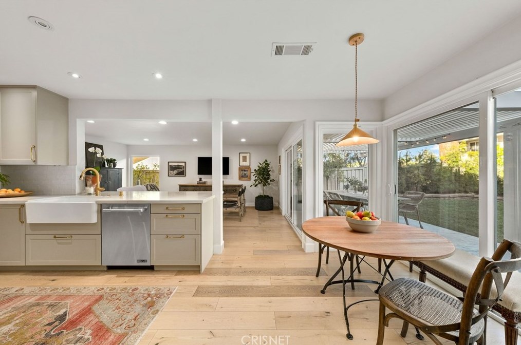 1692 Camberwell Pl, Thousand Oaks CA  91361-1507 exterior
