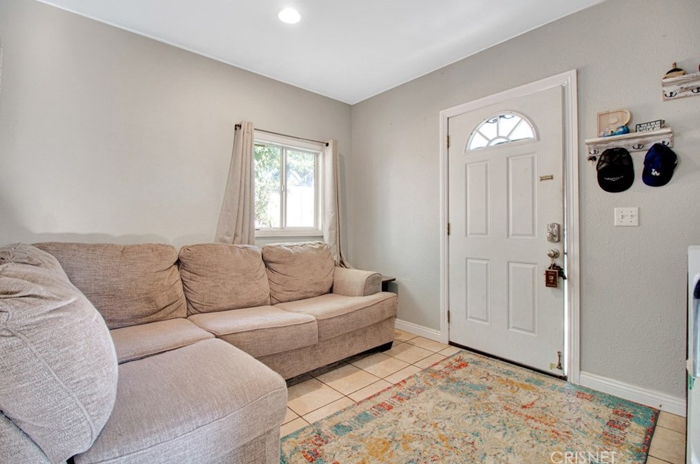 128 S 7th St, Santa Paula, CA 93060