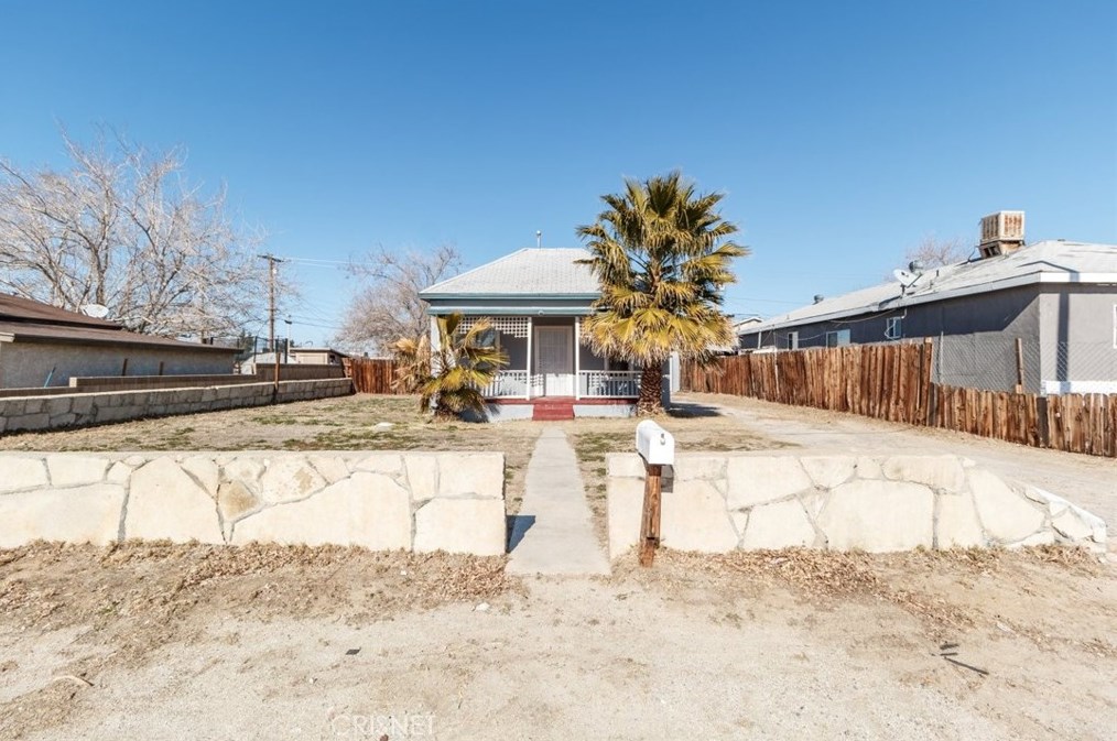 941 W Oldfield St, Lancaster, CA 93534