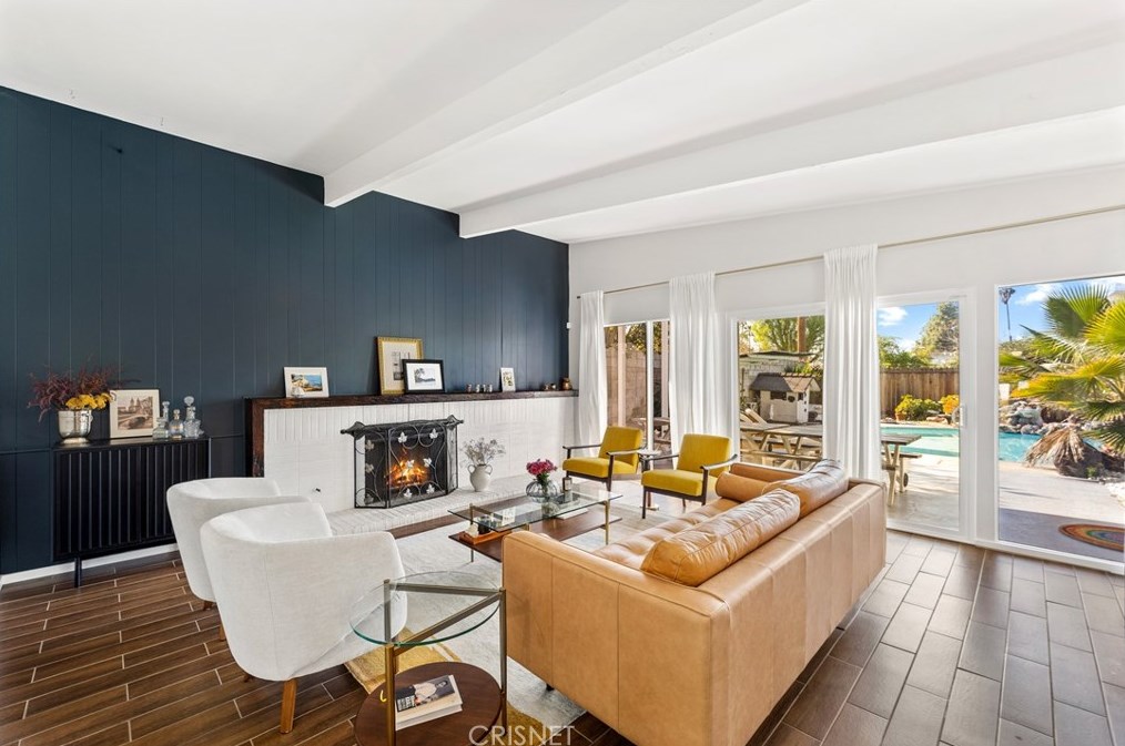 7743 White Oak Ave, Los Angeles CA  91335-2239 exterior