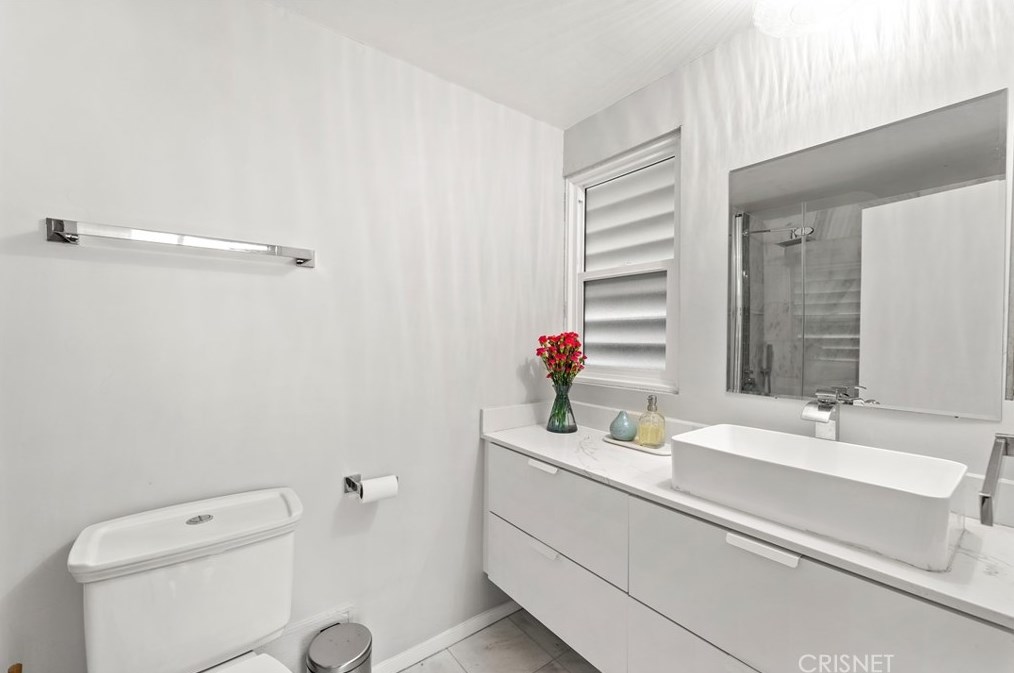 7743 White Oak Ave, Los Angeles CA  91335-2239 exterior