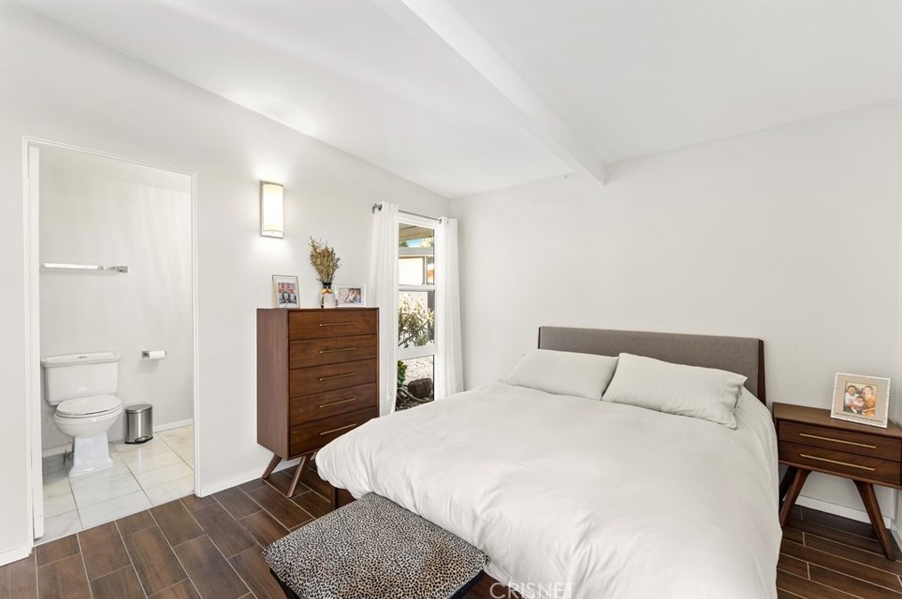 7743 White Oak Ave, Los Angeles CA  91335-2239 exterior