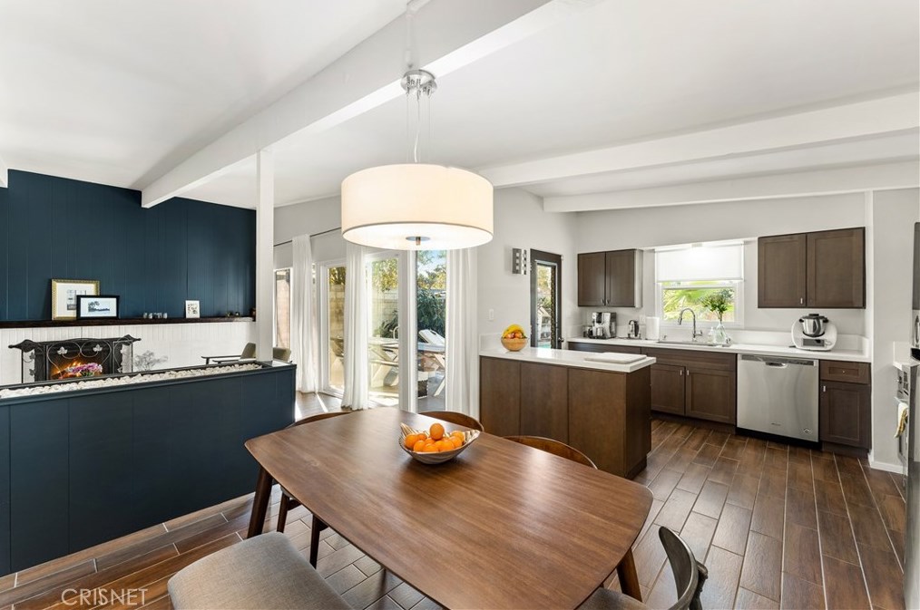 7743 White Oak Ave, Los Angeles CA  91335-2239 exterior