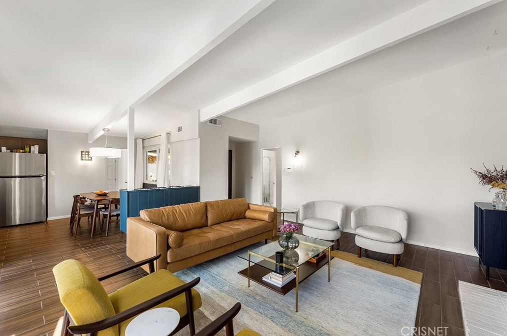 7743 White Oak Ave, Los Angeles CA  91335-2239 exterior