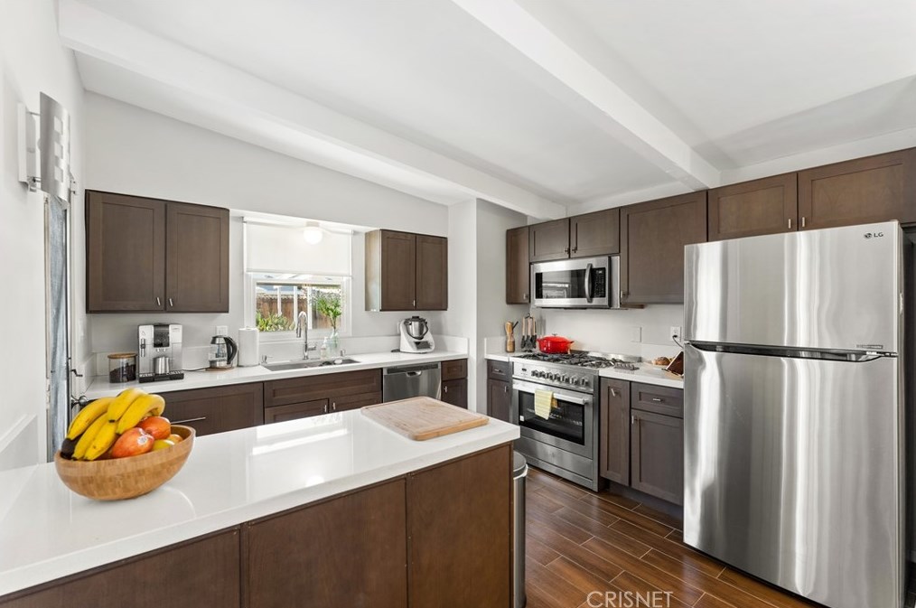 7743 White Oak Ave, Los Angeles CA  91335-2239 exterior