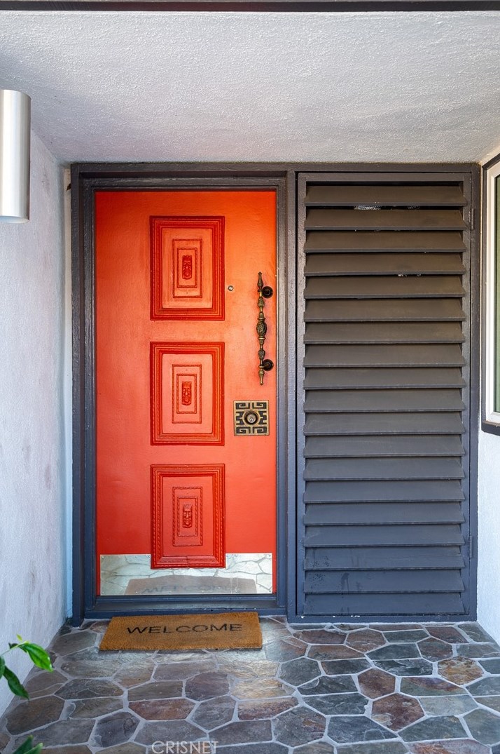 7743 White Oak Ave, Los Angeles CA  91335-2239 exterior