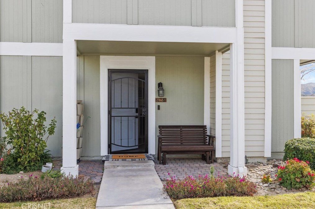 27065 Crossglade Ave #1, Santa Clarita, CA 91351