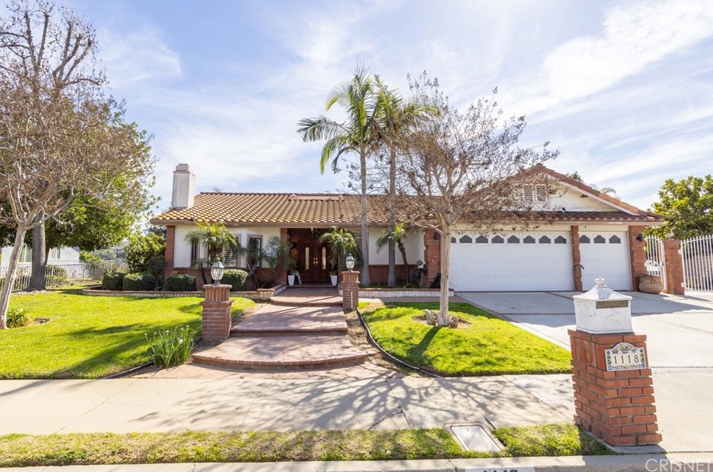1118 E Knollcrest Dr, Covina, CA 91724