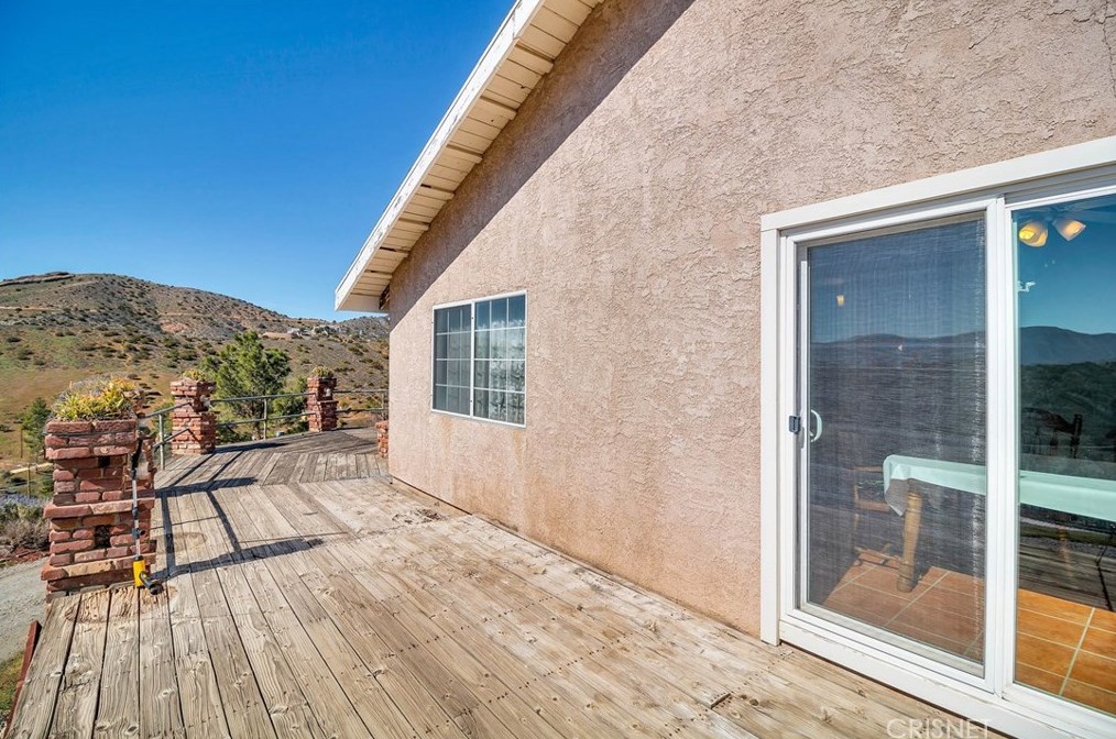 33350 Hubbard Rd, Acton CA  93510-1546 exterior