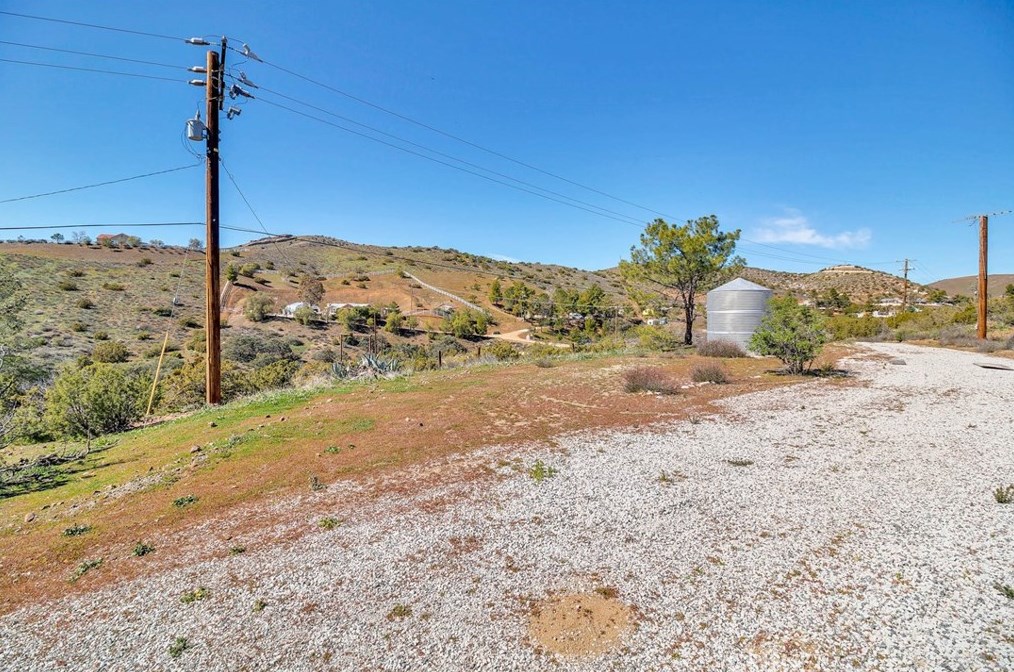 33350 Hubbard Rd, Acton CA  93510-1546 exterior