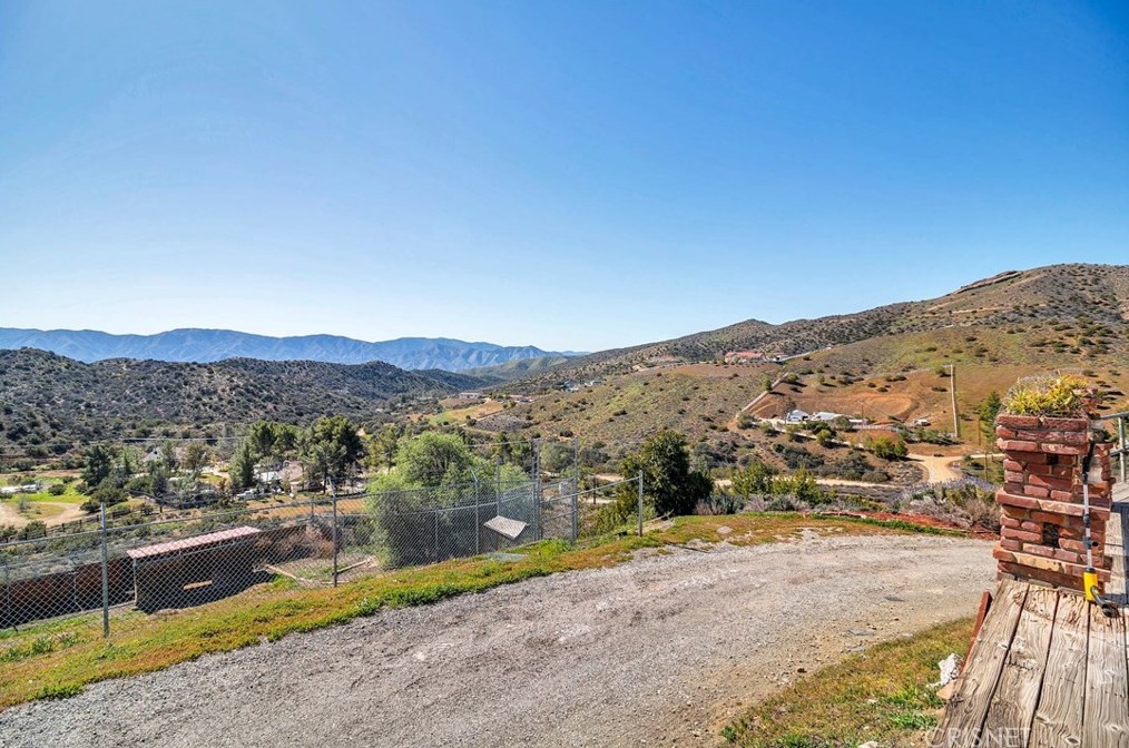 33350 Hubbard Rd, Acton CA  93510-1546 exterior