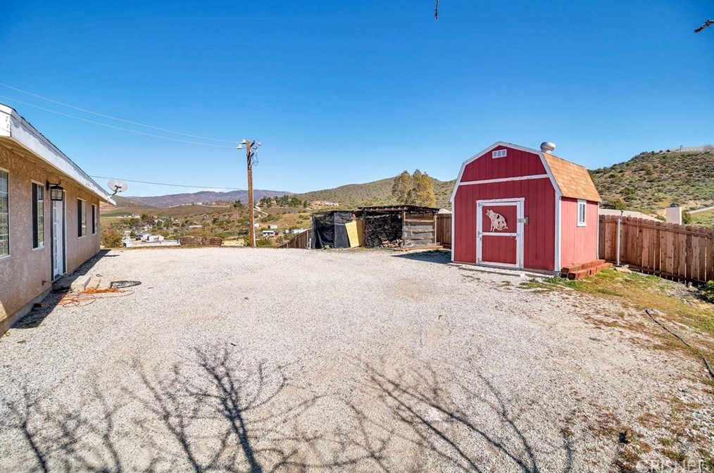 33350 Hubbard Rd, Acton CA  93510-1546 exterior