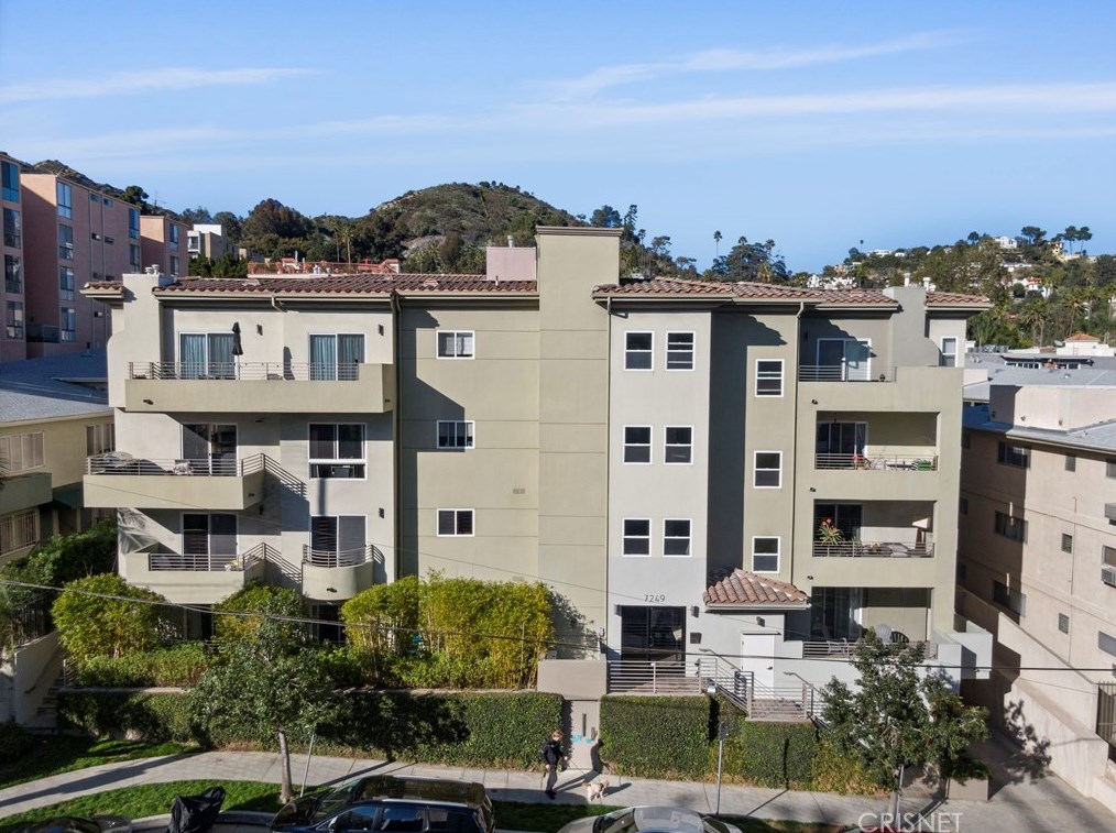 7249 Franklin Ave, Los Angeles, CA 90046-3007