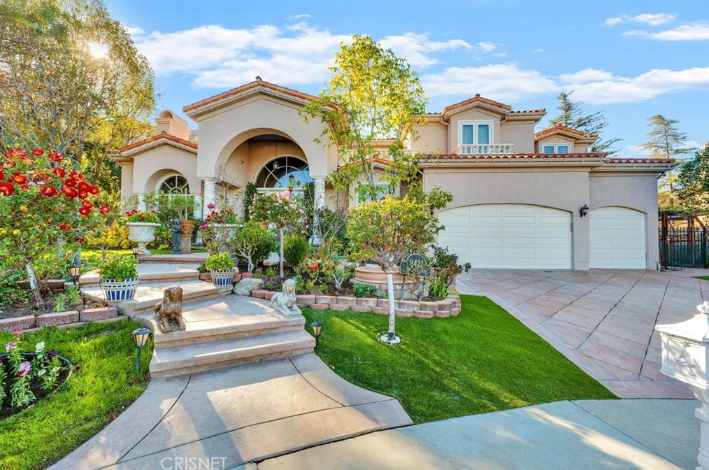 9421 Oak Leaf Dr, Chatsworth, CA 91311-4700