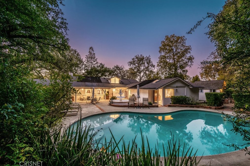 15960 Valley Wood Rd, Van Nuys, CA 91403