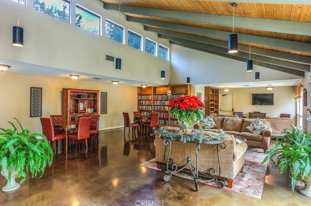 286 Oakleaf Dr, Thousand Oaks CA  91360-3844 exterior
