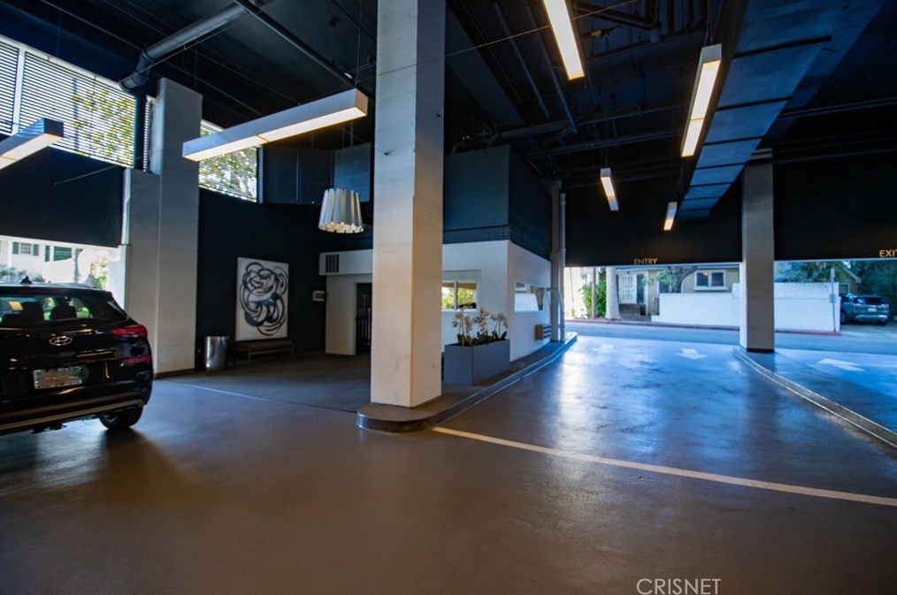 838 Doheny Dr, Los Angeles CA  90069-4853 exterior