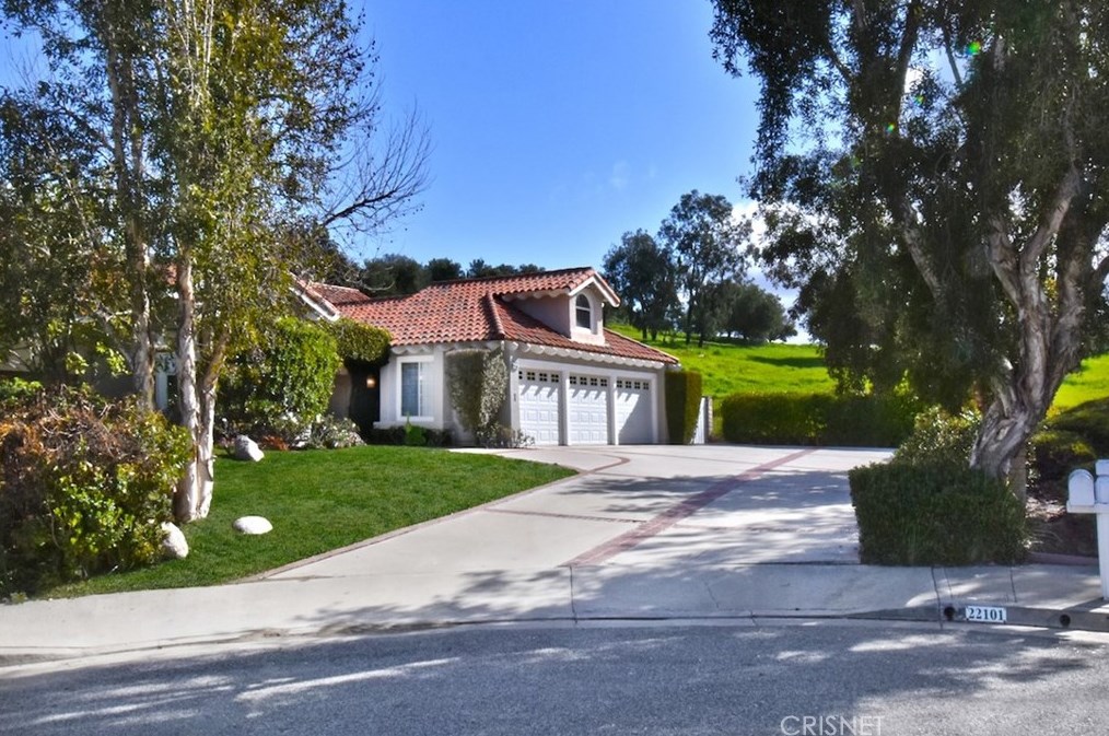 22101 Cairnloch St, Calabasas, CA 91302-5887