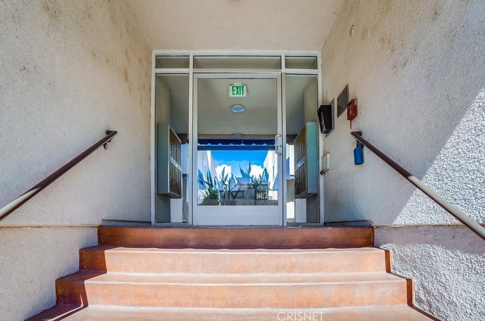 11119 Camarillo St #109, North Hollywood, CA 91602