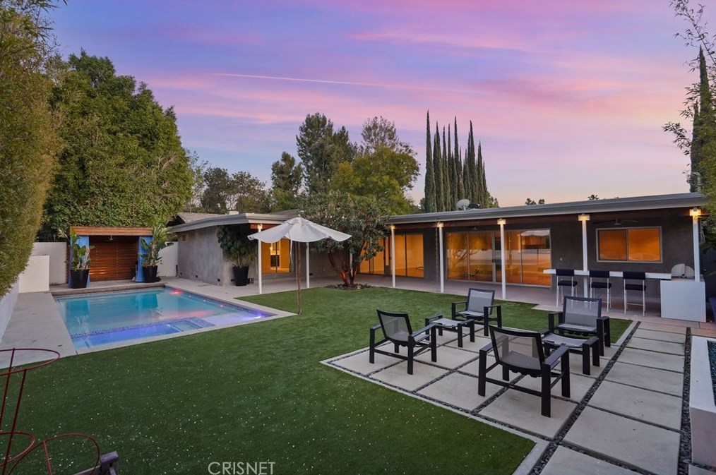 16301 Meadowridge Rd, Van Nuys, CA 91436