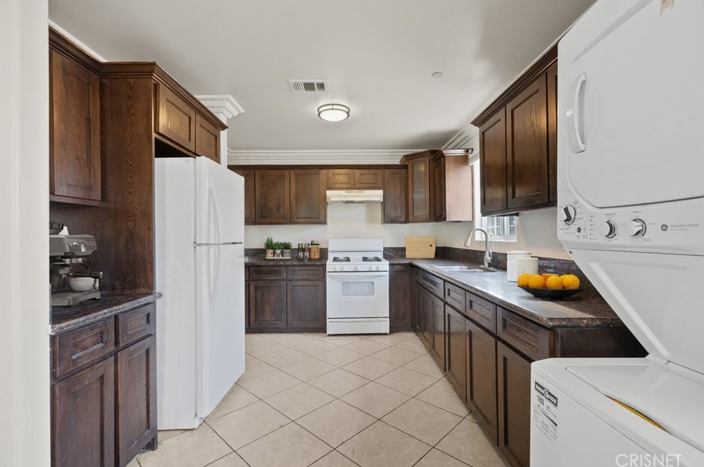 524 85th St, Los Angeles CA  90044-5820 exterior