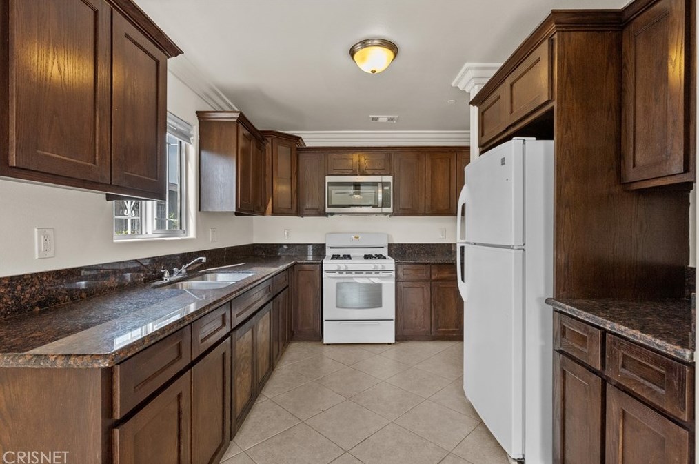 524 85th St, Los Angeles CA  90044-5820 exterior